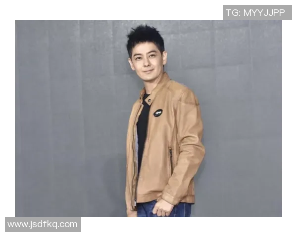 林志颖与足球明星亲密合影展现运动魅力与友谊的完美结合 林志颖与足球明星亲密合影展现运动魅力与友谊的完美结合